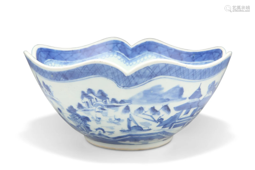 AN 18TH CENTURY CHINESE BLUE AND WHITE BOWL, rounded