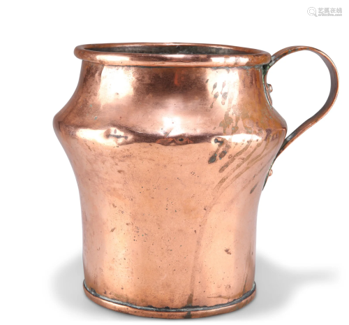 AN 18TH CENTURY COPPER FLAGON, with strap-form handle,