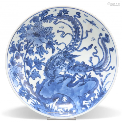 A CHINESE PORCELAIN BLUE AND WHITE CIRCULAR SAUCER