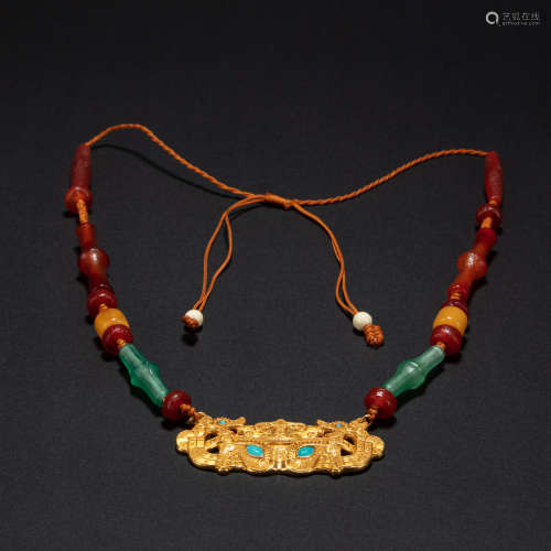 A SET OF CHINESE PURE GOLD 21K NECKLACE AGATE CHAIN, HAN DYN...
