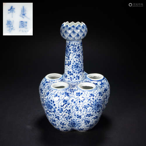 CHINESE BLUE AND WHITE PORCELAIN VASE FROM QING DYNASTY
