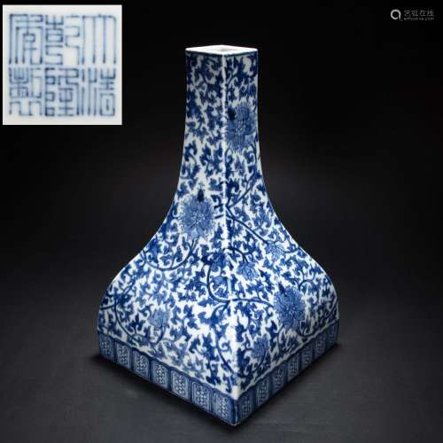 CHINESE BLUE AND WHITE PORCELAIN SQUARE VASE FROM QING DYNAS...