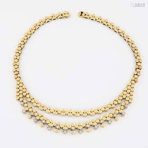 Collier draperie en or jaune (750) et platine (850…