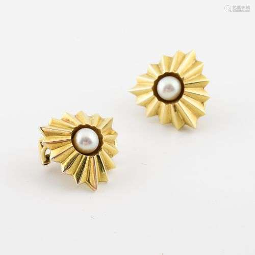 Paire de boucles d'oreille en or jaune (750) avec …