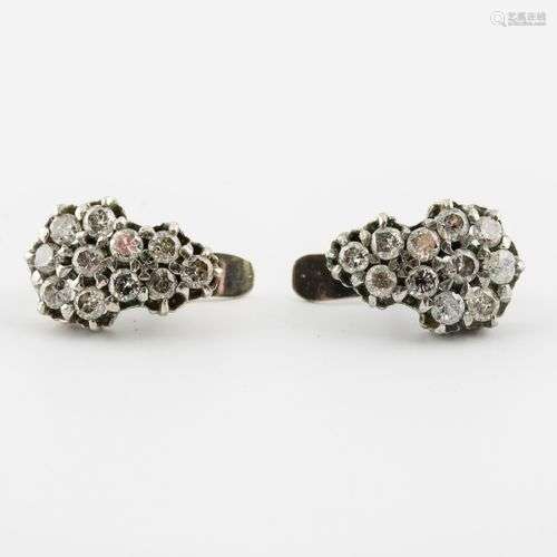 Paire de boucles d'oreilles en or gris (375) ornée…