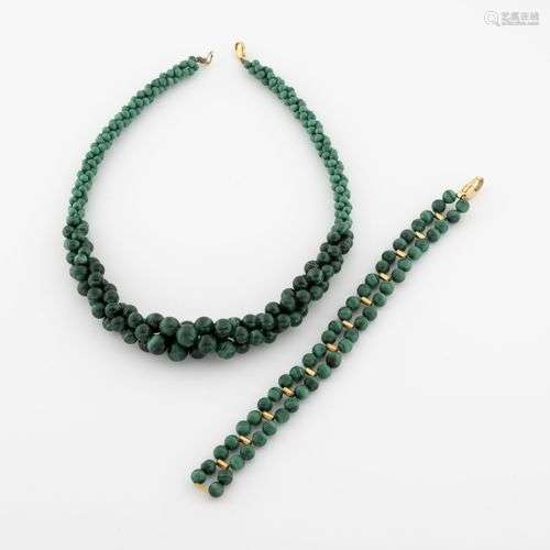 Lot comprenant : Collier en billes de malachite …