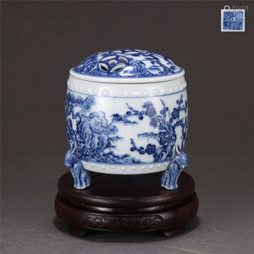 A BLUE AND WHITE TRIPOD INCENSE BURNER WITH COVER