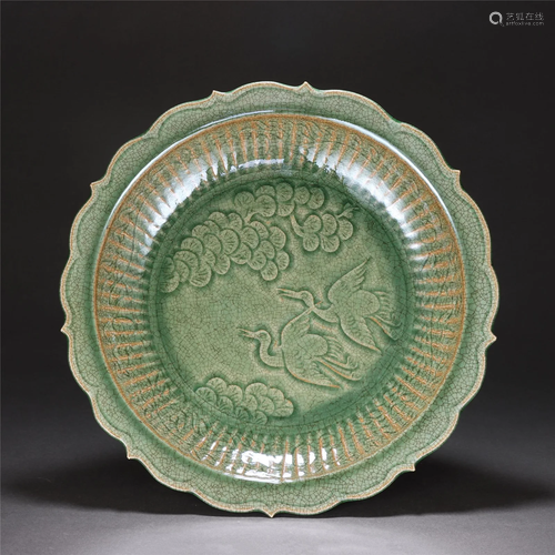 A LONGQUAN CELADON GLAZED LOBED DISH