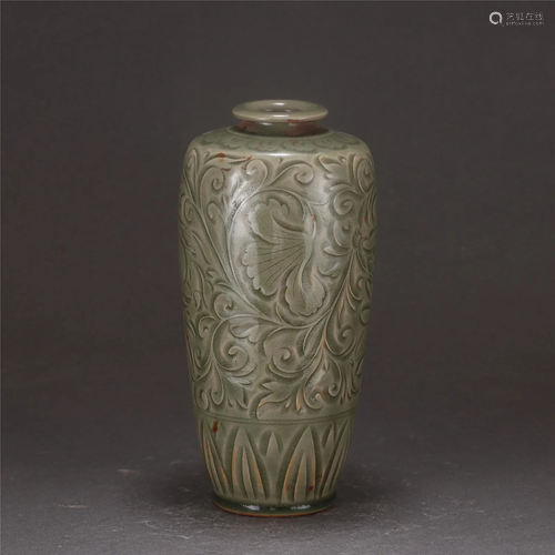 AN INCISED YAOZHOU-TYPE VASE