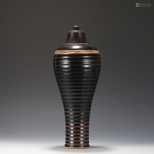 AN AUBERGINE GLAZED VASE