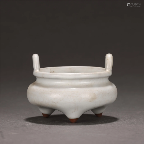 A MONOCHROME GLAZED TRIPOD CENSER