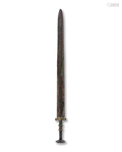 A rare gold-inlaid bronze sword
Warring States Period