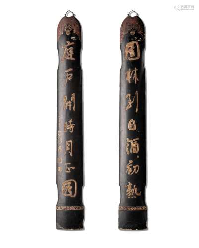 A pair of lacquered guqin-shaped wood calligraphy couplet