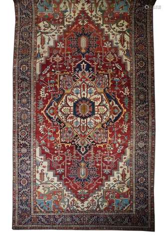 Tapis Serapi, 10'8'' x 18'10''