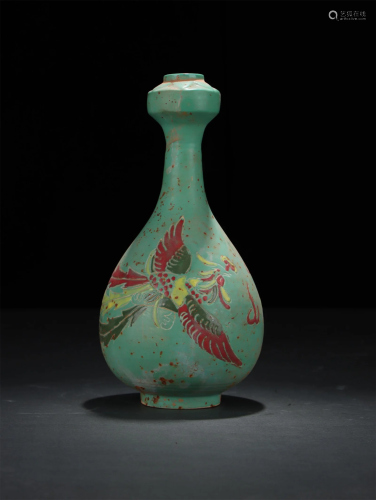 Green-glazed Garlic-head-shaped Vase