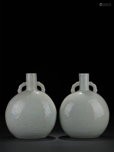 White-glazed Moon-shaped Vase