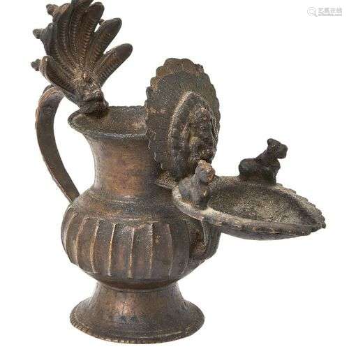 Vase d'offrande en bronze avec une figure de Ganesha, Népal,...