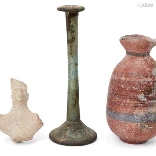 Une cruche en poterie de l'âge du fer chypriote en céramique...