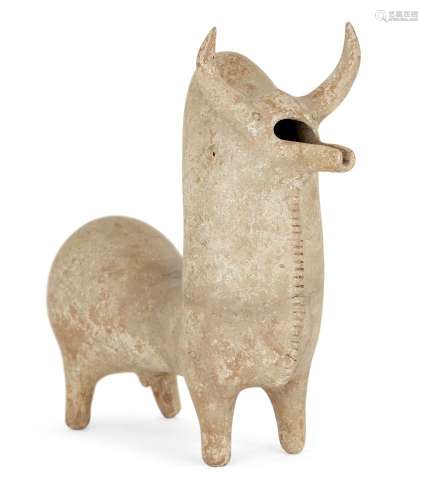 Un rhyton de taureau en poterie de style Amlash, Iran, Non a...