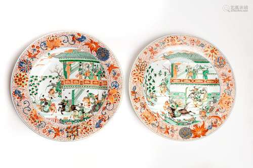 A PAIR OF LARGE VERTE-IMARI CHARGERS