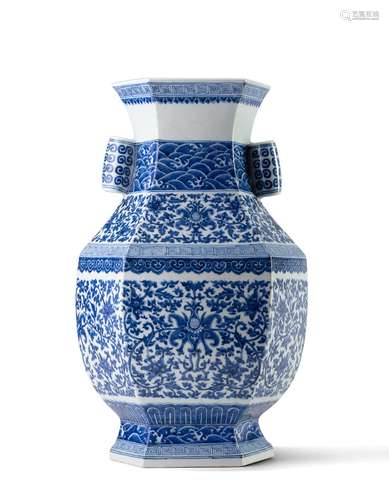 A BLUE AND WHITE HEXAGONAL VASE, HU