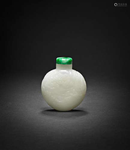 A white jade snuff bottle