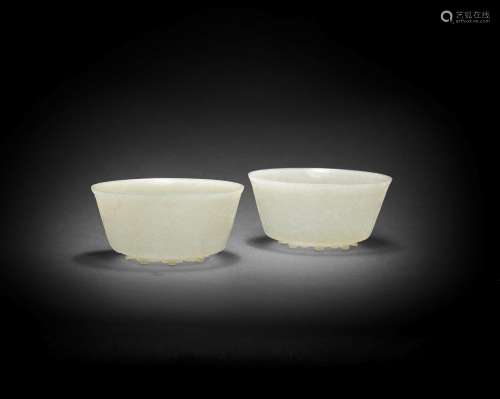 A FINE PAIR OF MUGHAL PALE GREEN JADE BOWLS