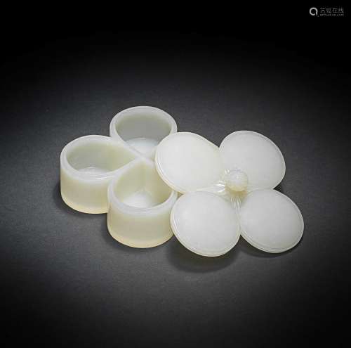 A FINE AND RARE MUGHAL WHITE JADE QUATRELOBED SPICE BOX AND ...