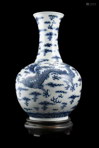 A blue and white porcelain bottle vase, decorated with drago...