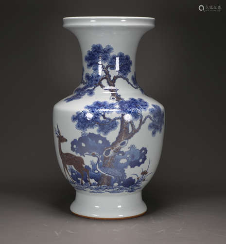 A QING DYNASTY PORCELAIN VASE