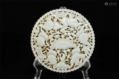 A CHINESE ROUND SHAPED WHITE JADE DISPLAY ITEMS