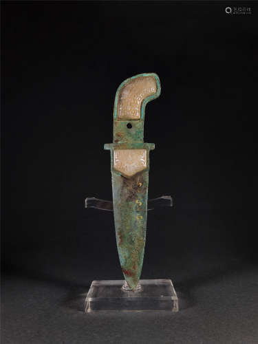 A CHINESE VINTAGE BRONZE SPEAR GE WITH JADE INLAYS