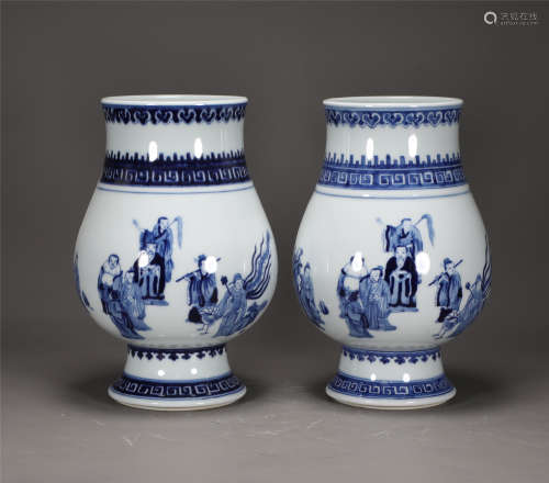A PAIR OF CHINESE PORCELAIN ZUN VASES