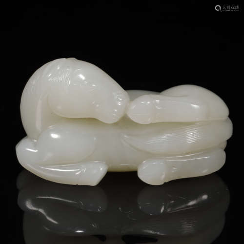 A CHINESE ANTIQUE HETIAN JADE HORSE FIGURING