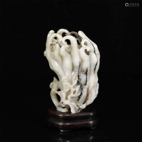 A CHINESE QING DYN. WHITE JADE ORNAMENT DISPLAT ITEM