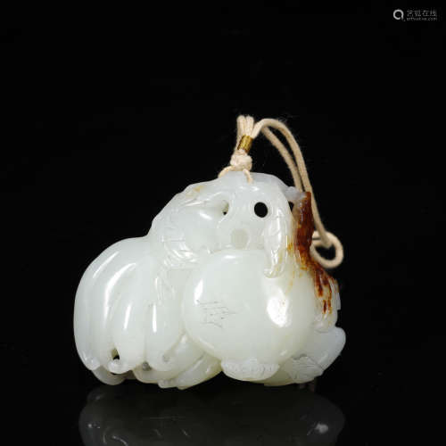 A QING DYN. CHINESE HETIEN JADE PENDANT