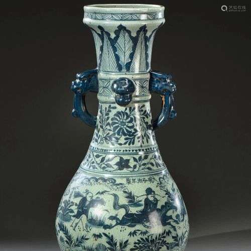 CHINE - XXe siècle Grand vase en porcelaine à panse renflée,...