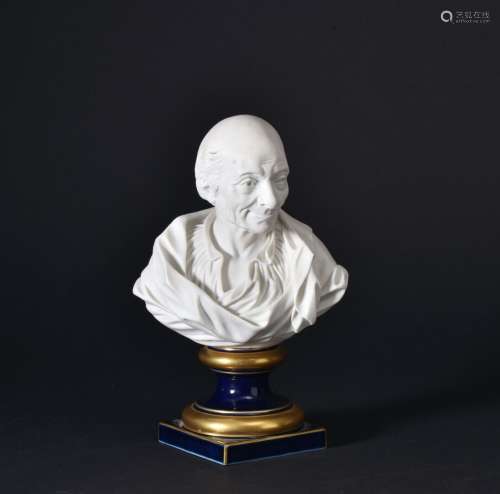 SEVRES D'après Houdon : buste de Voltaire en biscuit sur pié...