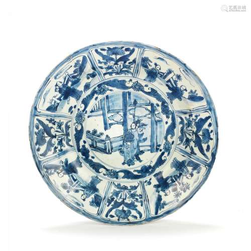 A BLUE AND WHITE 'KRAAK' FIGURAL CHARGER
