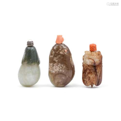 A GROUP OF THREE JADE SNUFF BOTTLES