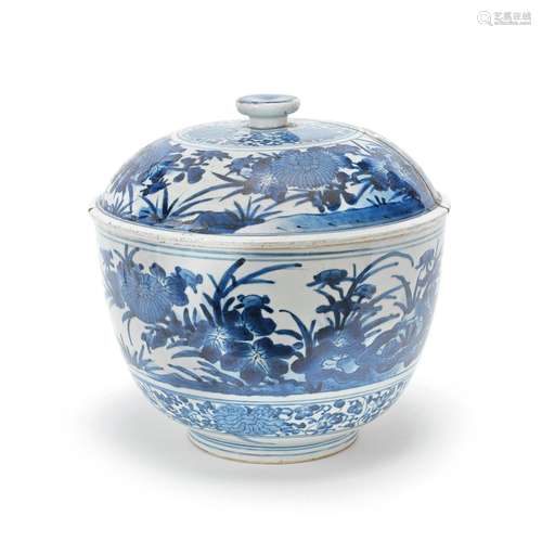 AN ARITA BLUE AND WHITE DEEP BOWL AND COVER