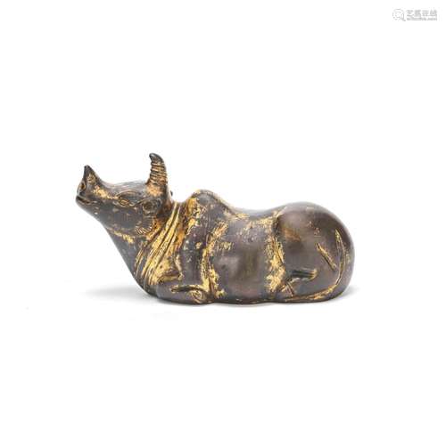 A PARCEL-GILT BRONZE 'HORNED MYTHICAL BEAST' WEIGHT