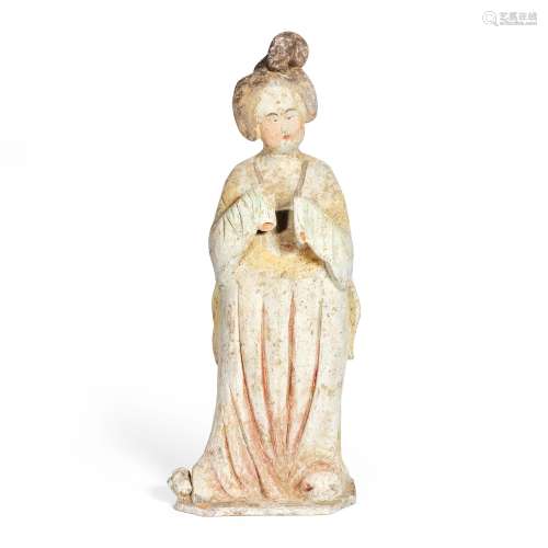 A FINE AND LARGE PAINTED POTTERY FIGURE OF A COURT LADY