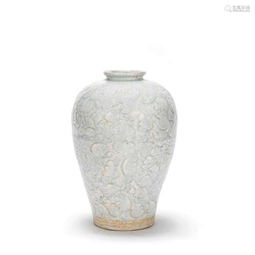 A CARVED QINGBAI 'LOTUS' VASE, MEIPING
