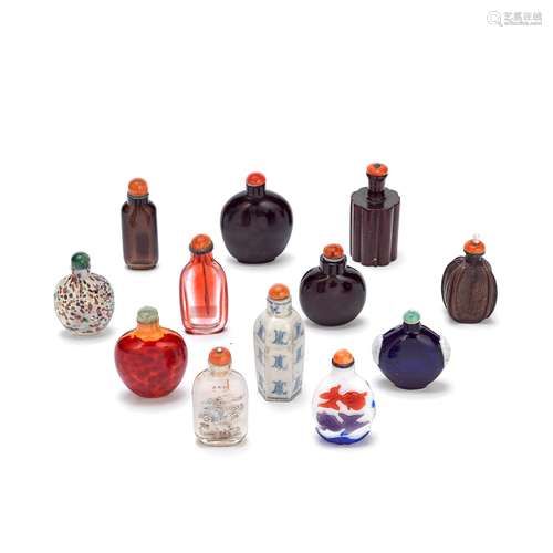 A GROUP OF TWELVE SNUFF BOTTLES AND STOPPERS