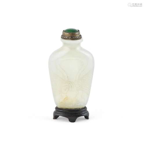 A PALE GREEN JADE SNUFF BOTTLE