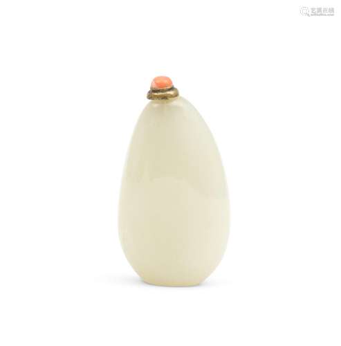 A WHITE JADE 'PEBBLE' SNUFF BOTTLE