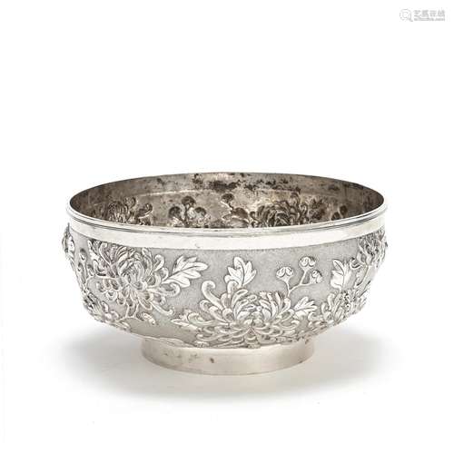 A CIRCULAR SILVER 'CHRYSANTHEMUM' BOWL