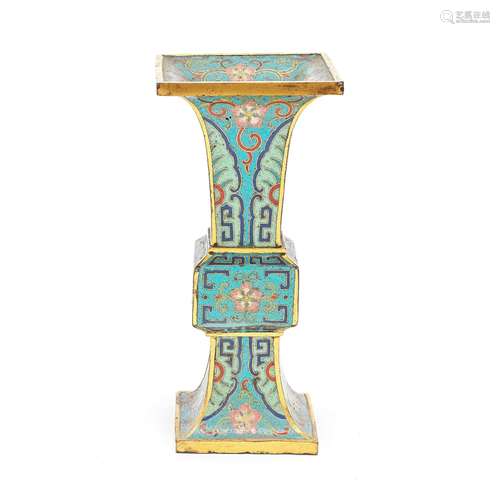 A CLOISONNÉ-ENAMEL SQUARE BEAKER VASE, GU