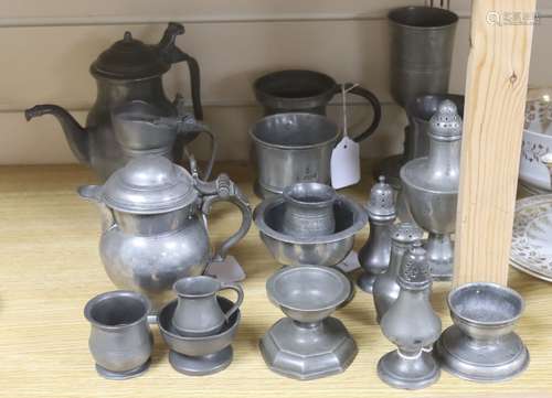 Eighteen items of 18th and 19th century pewter, including li...